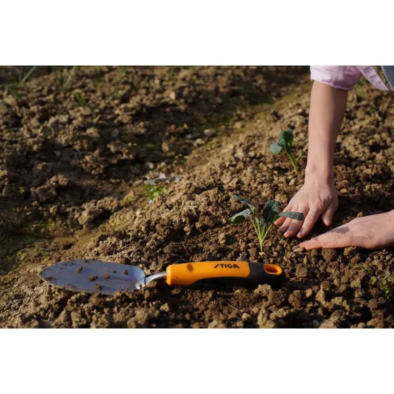 TransplanterTrowel_2H1410001ST1_amb06_web